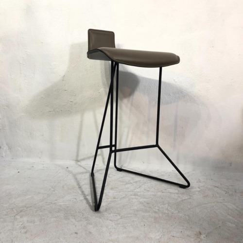Pepe cattelan italia レザーカウンタースツール 2脚セット 詳細2