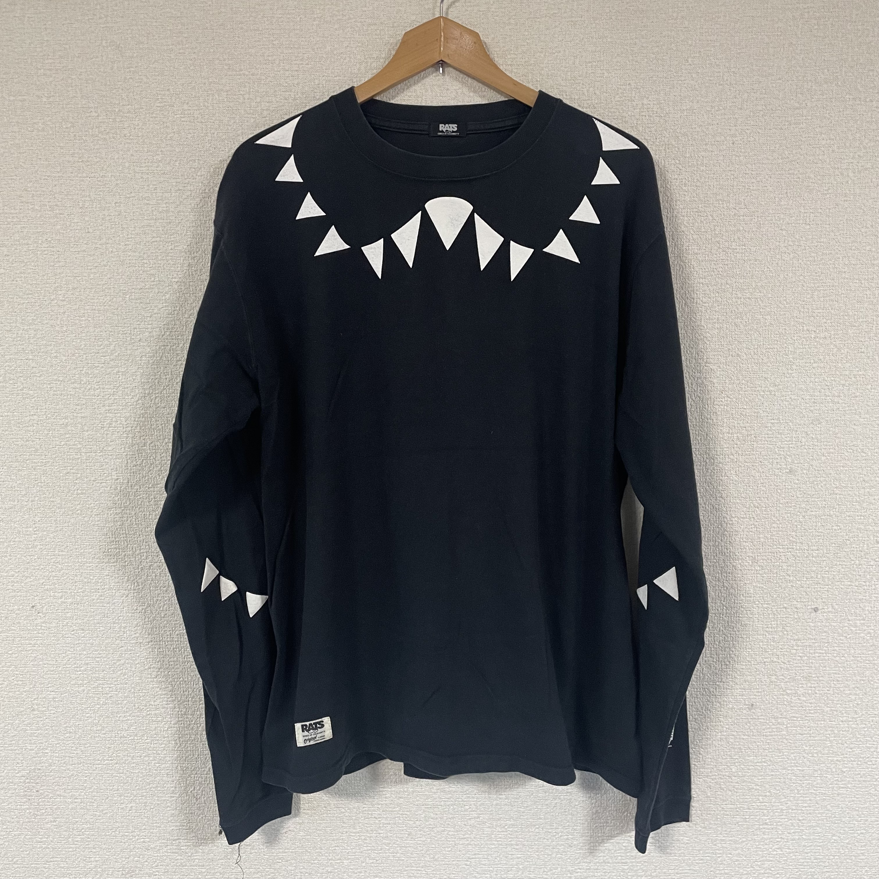 RATS 長袖スウェット ブラック×ホワイト 幾何学模様（トライアングル）