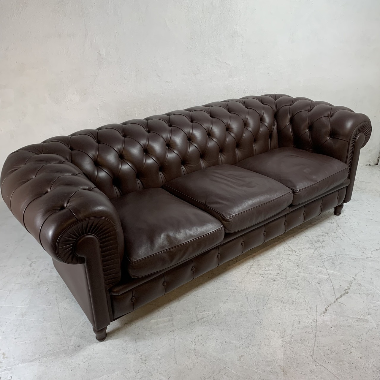 Chesterfield-style leathersofa 詳細2