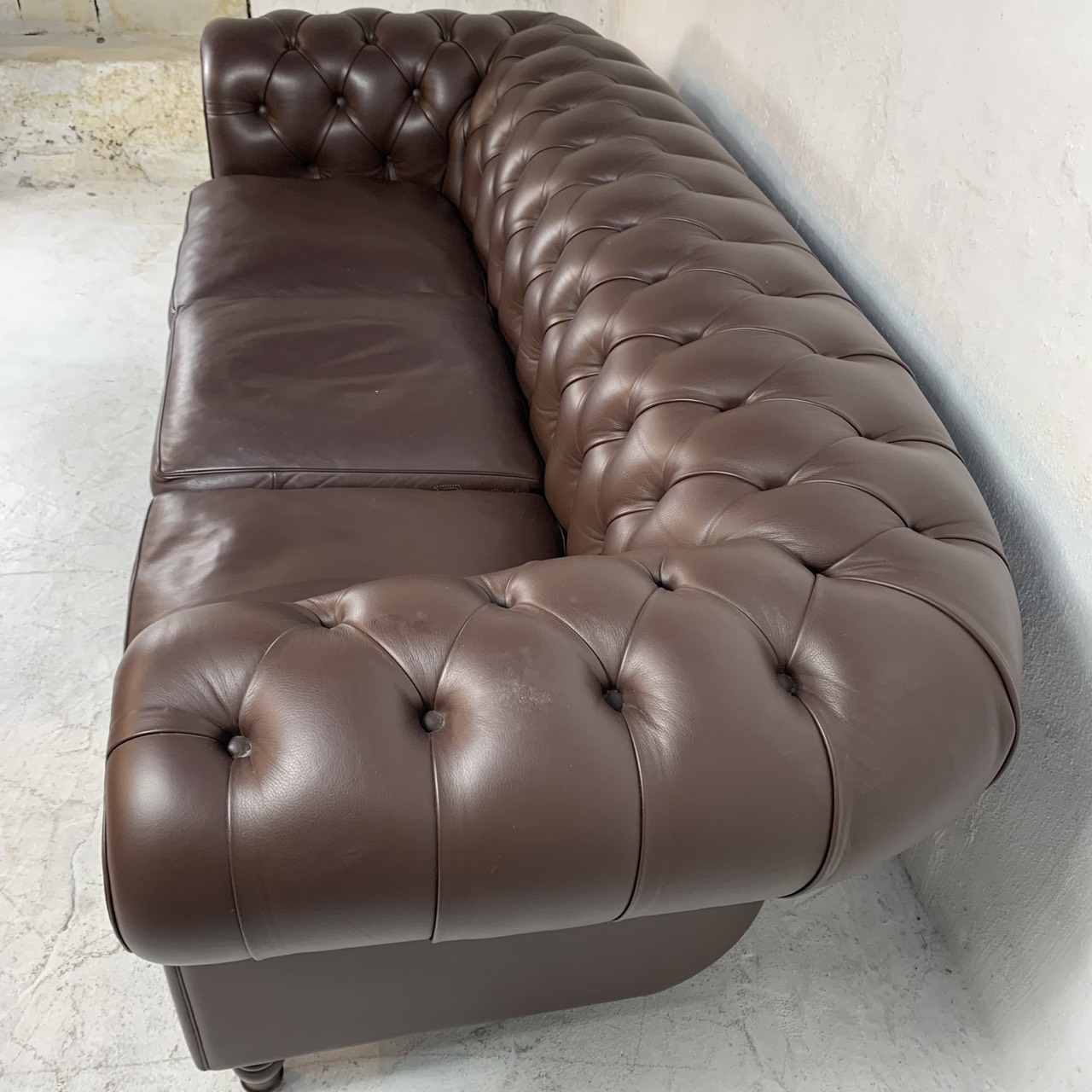 Chesterfield-style leathersofa 詳細3