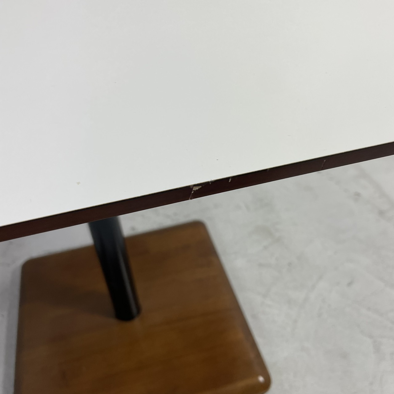 カリモク+60 カフェテーブル ウォールナット色 詳細9